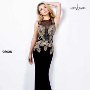 🆕✨Stunning✨ Dress, Size 2-4, NEVER Worn